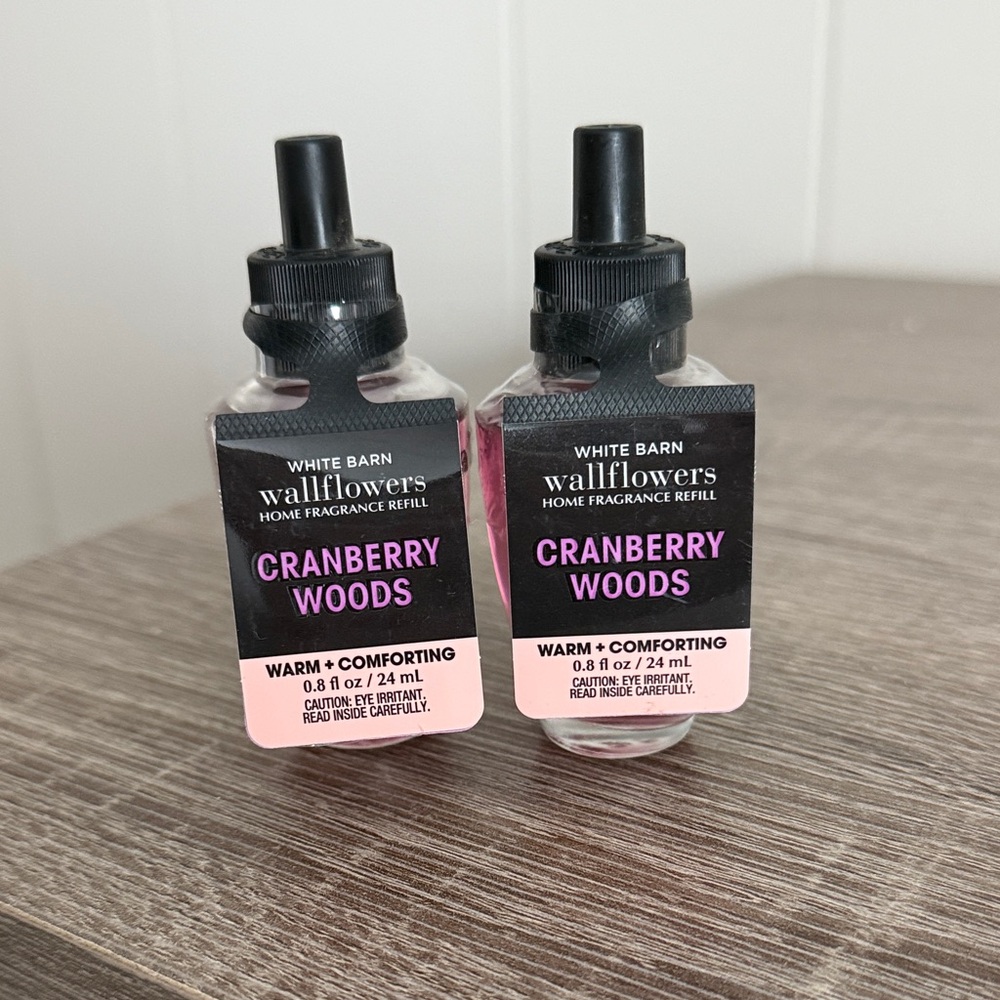 White Barn Cranberry Woods Wallflowers Refill